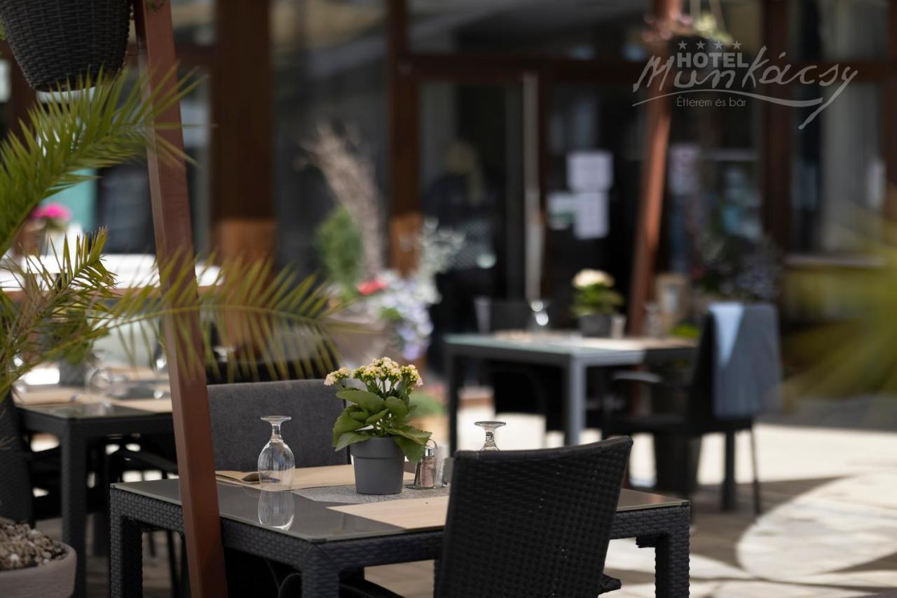 Munkacsy Hotel Bichișciaba Exterior foto